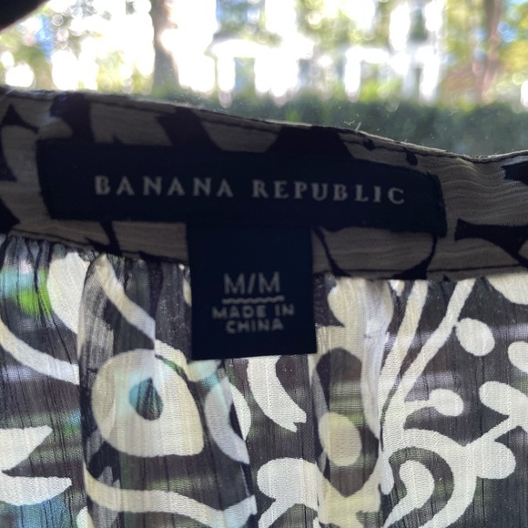 SOLD - Feminine black and white float blouse with liner - Picture 2 of 5